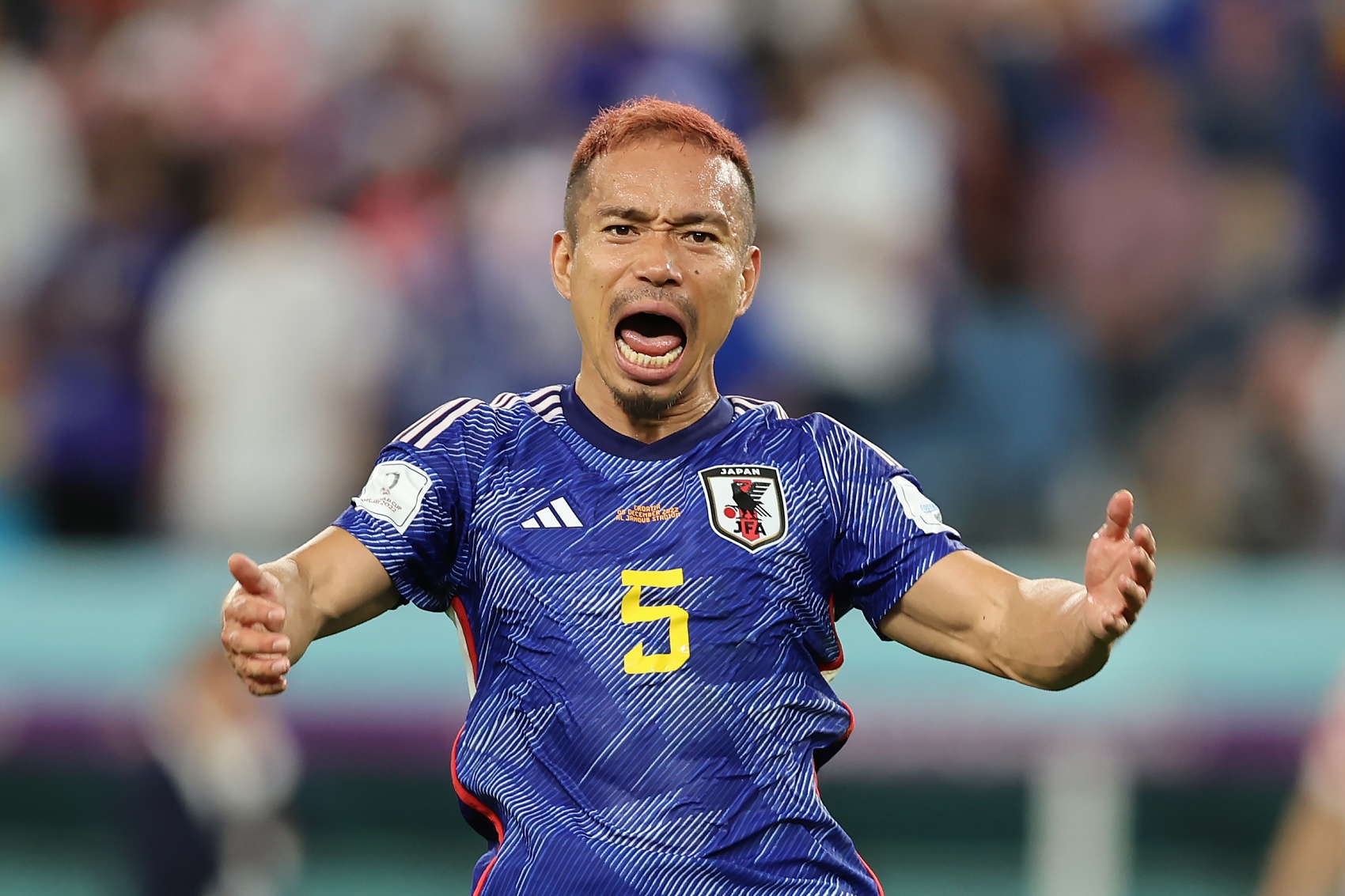 MK体育-长友佑都以39岁8个月零20天的年龄，成日本队历史第2年长出场球员